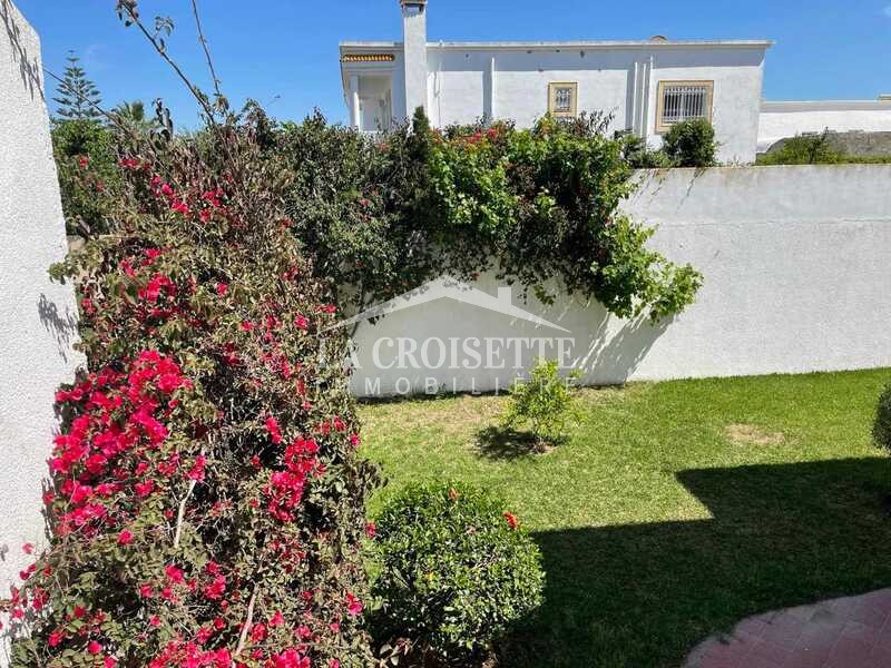 Villa S+4 classique avec deux appartement S+2 modernes à La Soukra